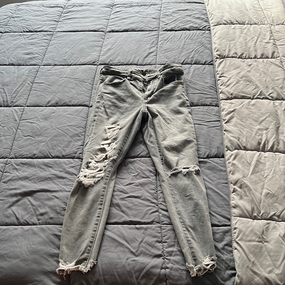 NEVER WORN size 2 AMERICAN EAGLE JEANS